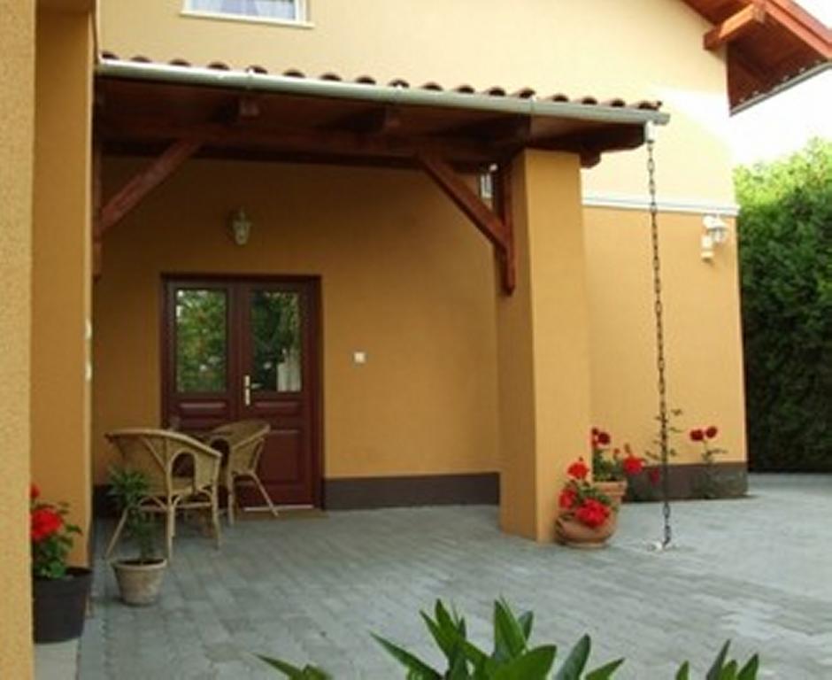Ilona Apartmanhaz Komárom Екстериор снимка
