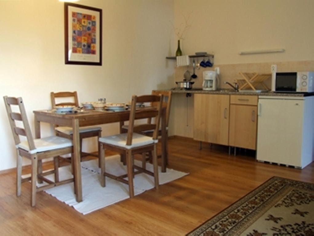 Ilona Apartmanhaz Komárom Стая снимка