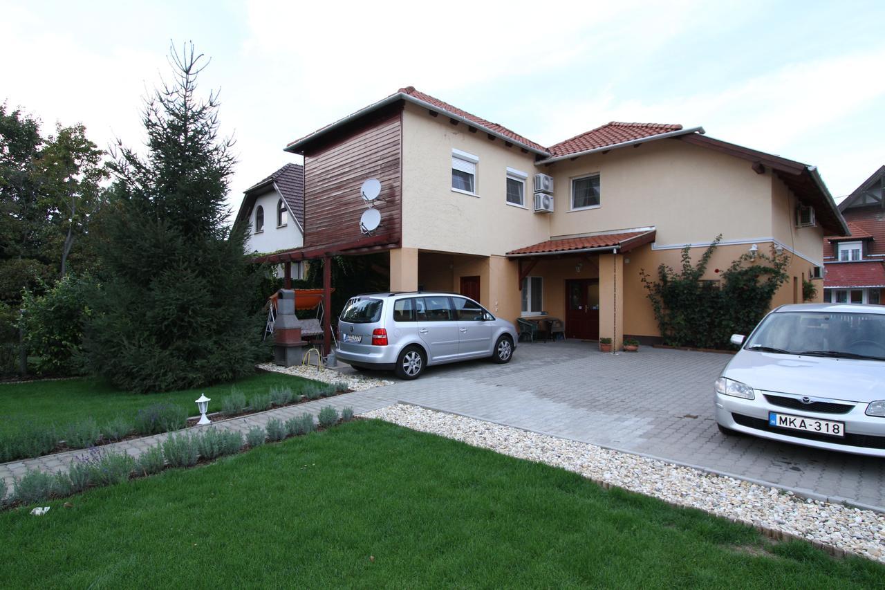 Ilona Apartmanhaz Komárom Екстериор снимка
